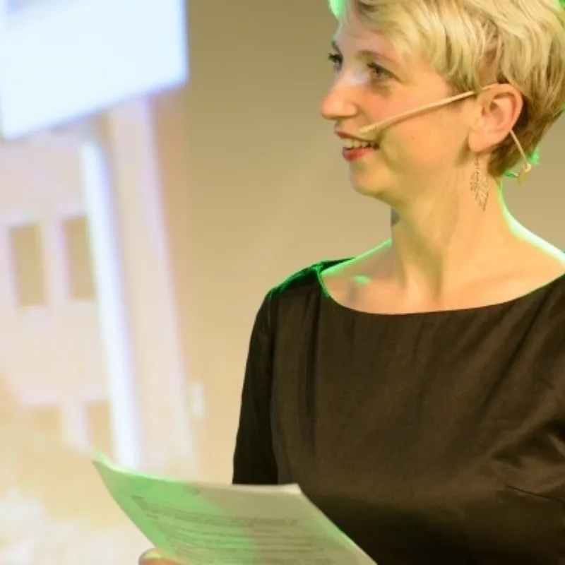 Marijke Roskam boeken als dagvoorzitter bij Sprekershuys