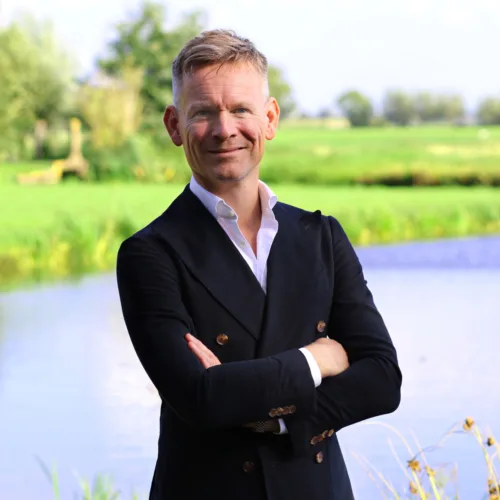 Spreker Arno Folkerts is expert op het gebied van leiderschap, webinar en sales & klantgerichtheid.