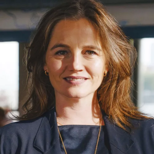 Esther van Rijswijk is dagvoorzitter en interviewer en expert op het gebied van economie, journalistiek en presenteren